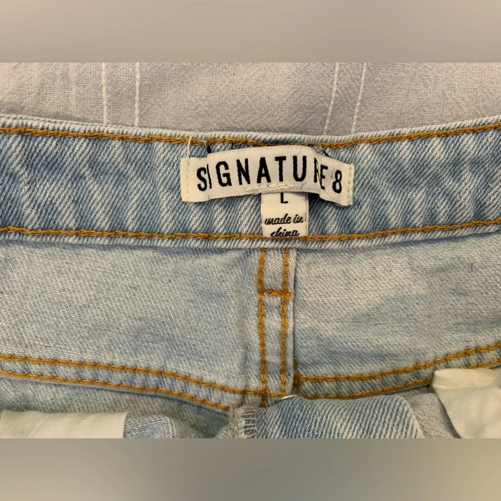 Signature 8 Light Denim Shorts - Picture 2 of 3